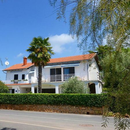 Beautiful Apartments First Row To The Sea Porec Bagian luar foto
