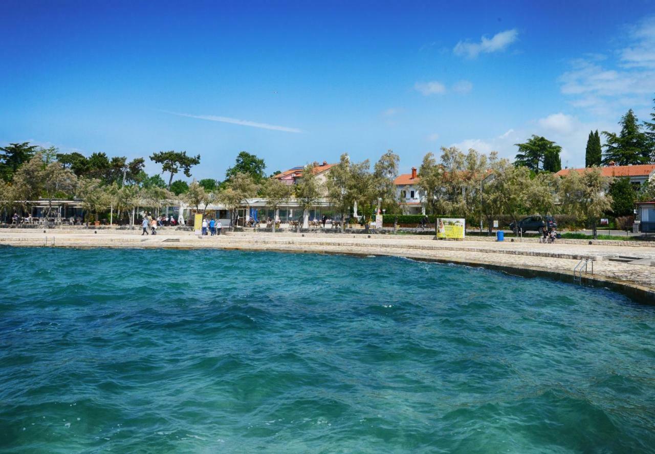 Beautiful Apartments First Row To The Sea Porec Bagian luar foto