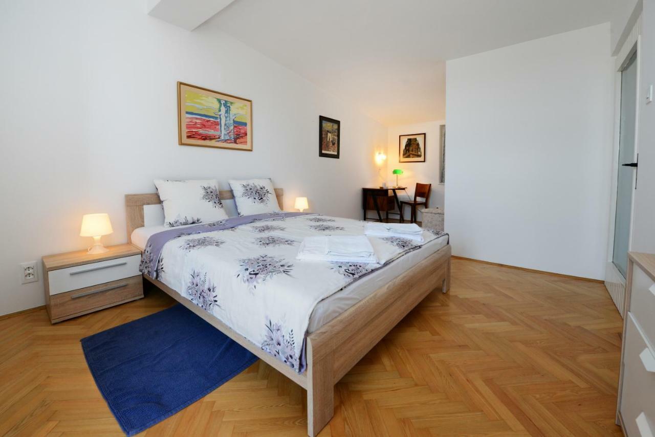 Beautiful Apartments First Row To The Sea Porec Bagian luar foto