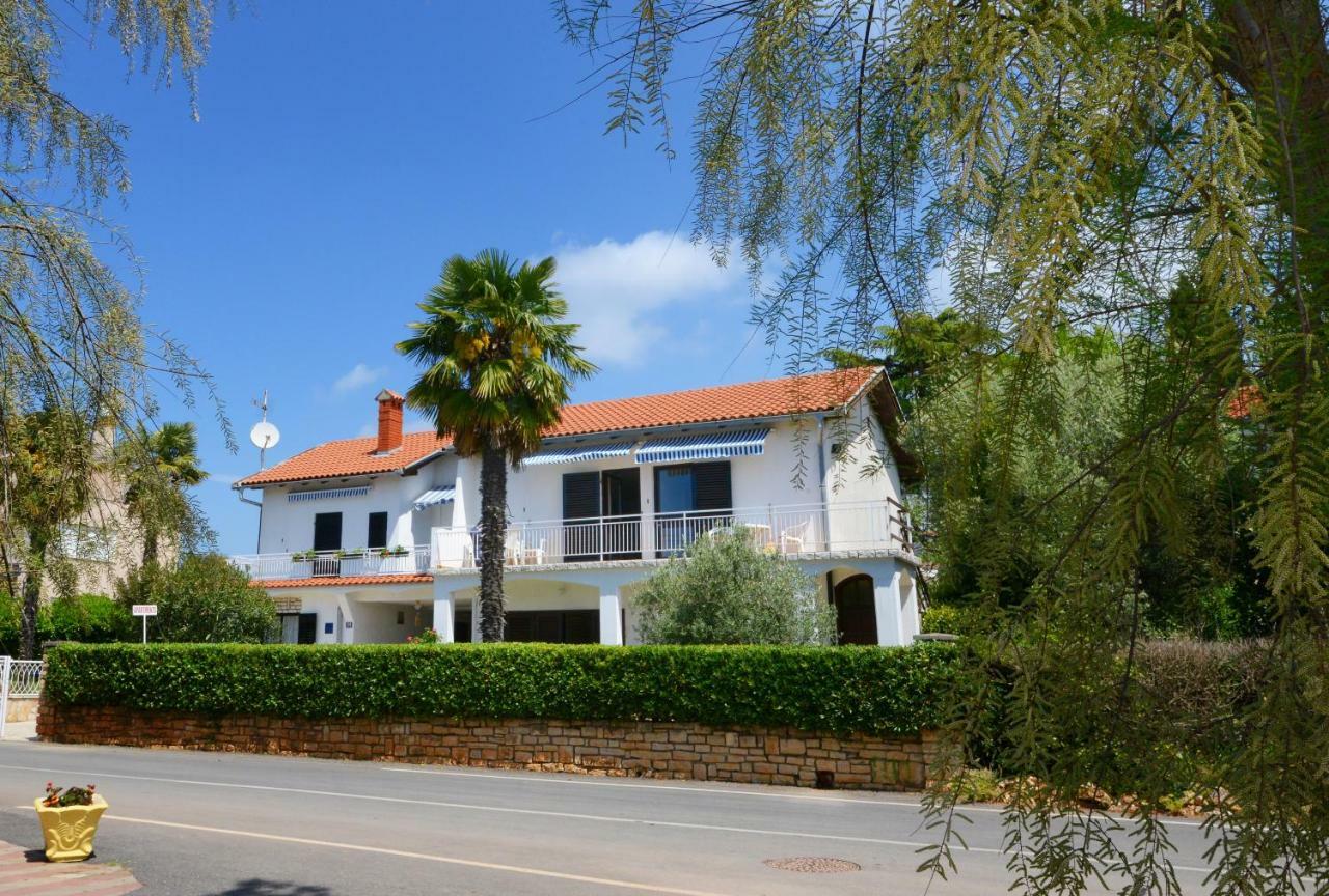 Beautiful Apartments First Row To The Sea Porec Bagian luar foto